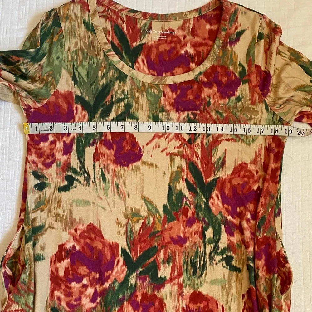 SOFT SURROUNDINGS Floral Print Scoop Neck With 3/4 sleeves And Side Pockets - Picture 7 of 10